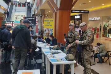 Cei doi militari de la UM Bacău care nu aveau cum să nu atragă atenția