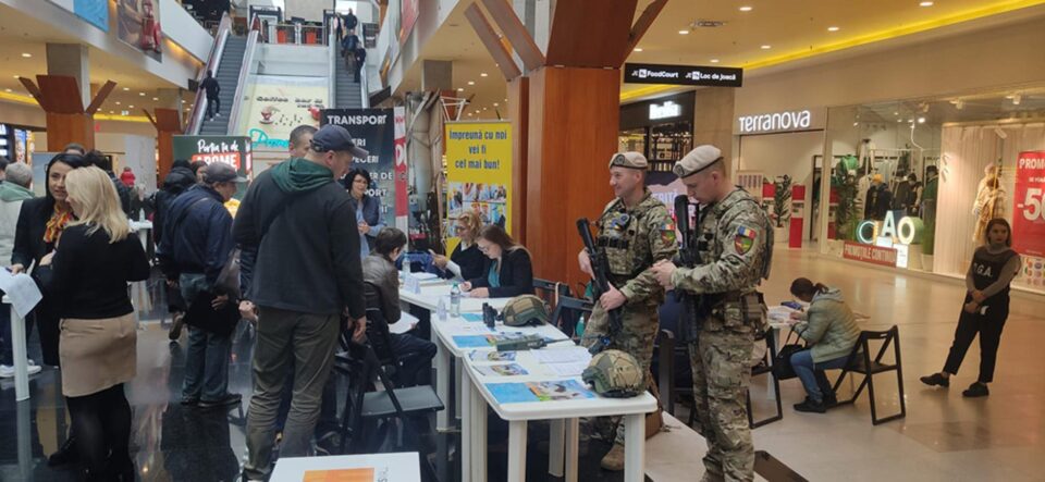 Cei doi militari de la UM Bacău care nu aveau cum să nu atragă atenția