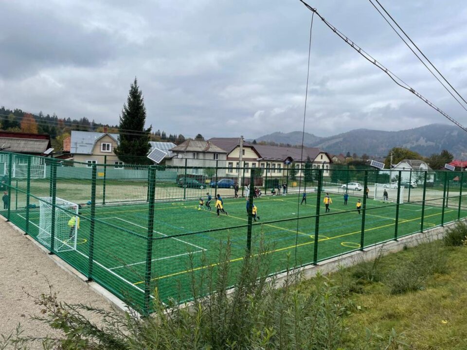 Noul teren de sport multifunctional de la Școala Gimnaziala din Frasin