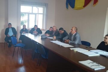 Primarul și o parte din consilierii locali din Bosanci au sfidat Prefectura Suceava și au dat 250 ha de pășune unei firme private