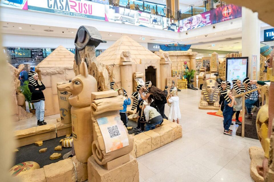 „Kids in Pyramids”, expoziție interactivă despre istoria Egiptului Antic, la Iulius Mall Suceava „Kids in Pyramids”, expoziție interactivă despre istoria Egiptului Antic, la Iulius Mall Suceava