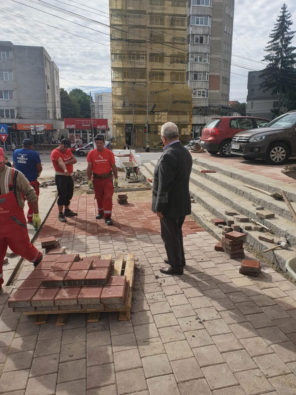 Lucrările de refacere a treptelor și esplanadei blocului Bebelușul, din zona Catedralei de pe Mărășești, se apropie de finalizare
