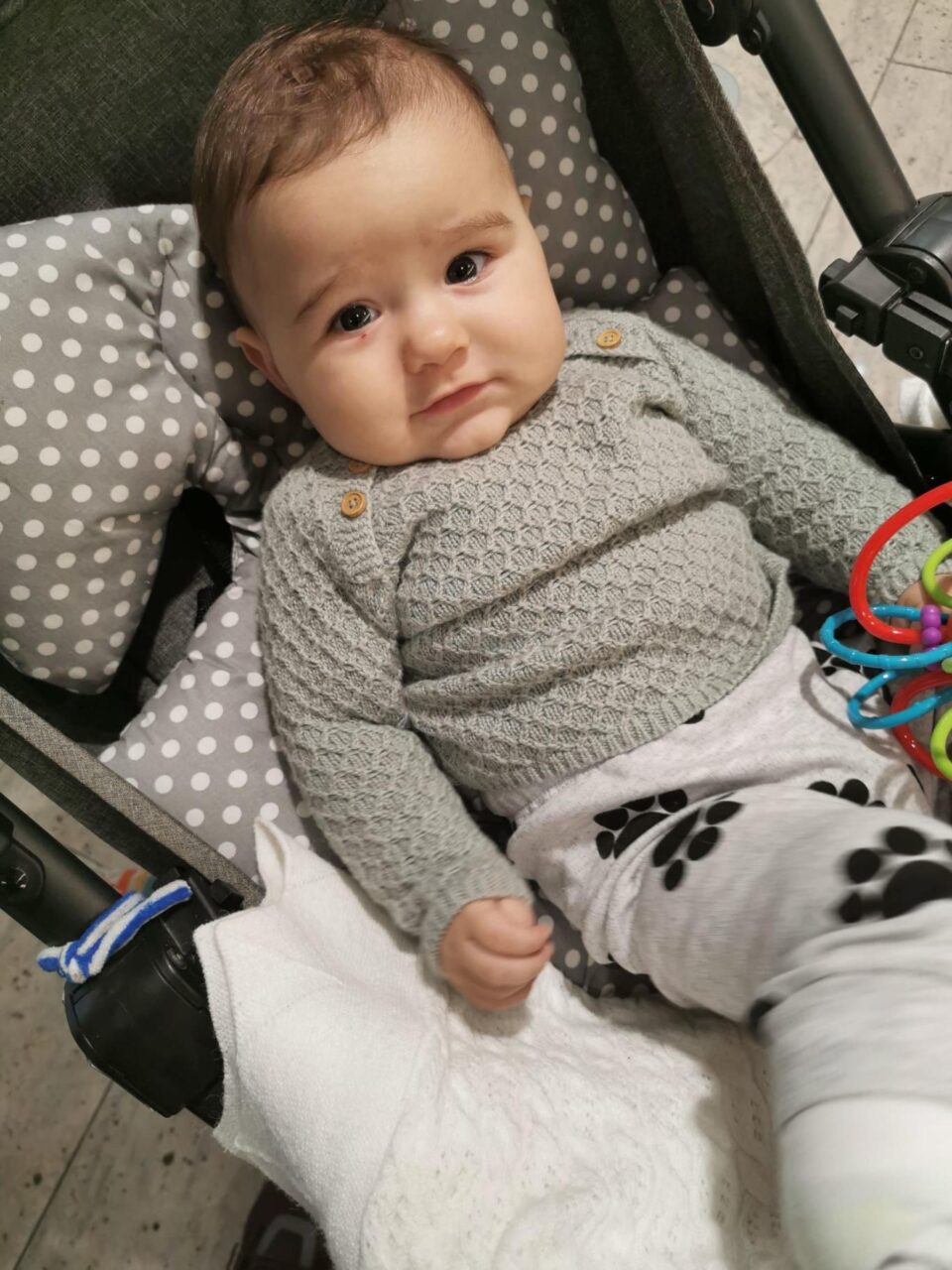 Băiețelul cu malformație congenitală la piciorul drept va fi operat la o clinică din Austria Băiețelul cu malformație congenitală la piciorul drept va fi operat la o clinică din Austria