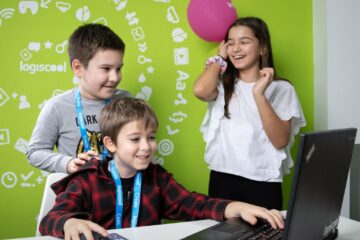 25 de burse la cursurile Logiscool - oferite pentru a susține educația digitală a copiilor din Suceava