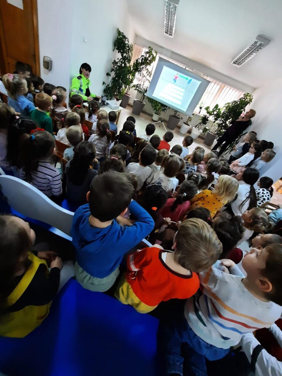 Activitate educativă ce vizează educația rutieră, la Grădinițele cu Program Prelungit ,,Gulliver” și „ABC” Suceava