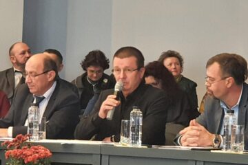 Insp. Grigore Bocanci (centru) prezentând bilanțul anului școlar trecut