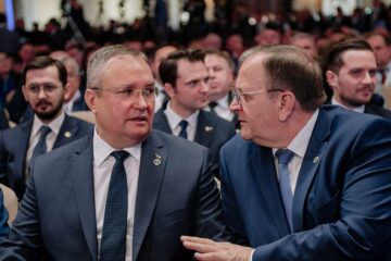 Premierul României, Nicolae Ciucă, și liderul PNL Suceava, Gheorghe Flutur