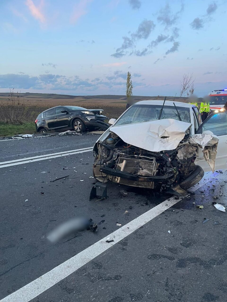 Cele două mașini implicate în accident