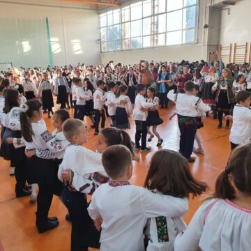 48 de clase au participat la Târgul de Toamnă organizat „în ograda Școlii Gimnaziale  Suceava”