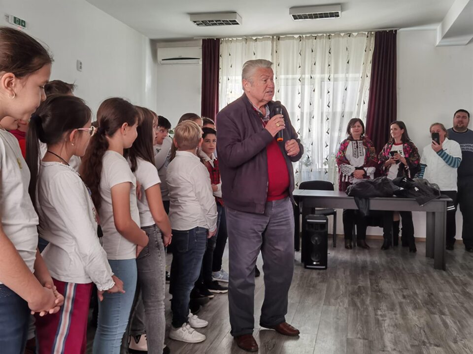 Gheorghe Turda, într-un concert emoționat pentru persoane cu dizabilități, la Todirești Gheorghe Turda, într-un concert emoționat pentru persoane cu dizabilități, la Todirești