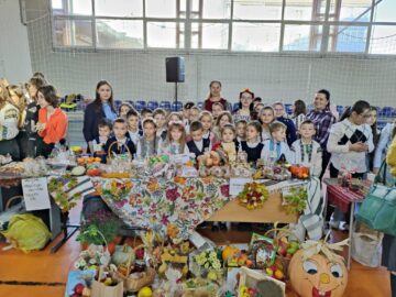 48 de clase au participat la Târgul de Toamnă organizat „în ograda Școlii Gimnaziale  Suceava”