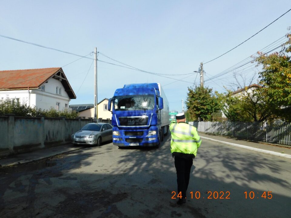 Se încearcă scoaterea vehiculelor grele de pe strada Biruinței. Iar metoda numită Amendă este cam singura care poate avea efect