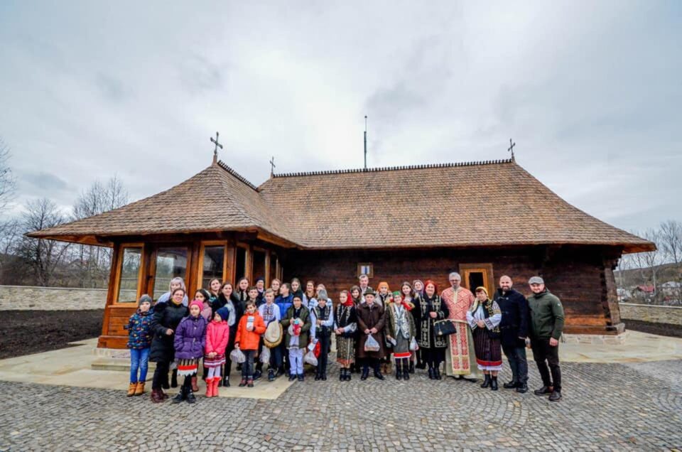 Resfințirea bisericii din lemn cu hramul „Sfântul Dumitru”, din parohia Adâncata II Resfințirea bisericii din lemn cu hramul „Sfântul Dumitru”, din parohia Adâncata II