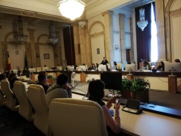 Parlamentarii PSD Șoldan, Bejinariu și Stan au finanțat o excursie la București pentru 50 de copii suceveni cu media 10 Sursa FB George Soldan