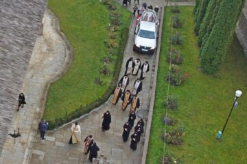 Racla cu moaștele Sfântului Ioan cel Nou de la Suceava, în pelerinaj la Mănăstirea Voroneț