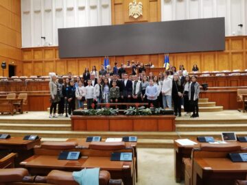 Parlamentarii PSD Șoldan, Bejinariu și Stan au finanțat o excursie la București pentru 50 de copii suceveni cu media 10 Sursa FB George Soldan