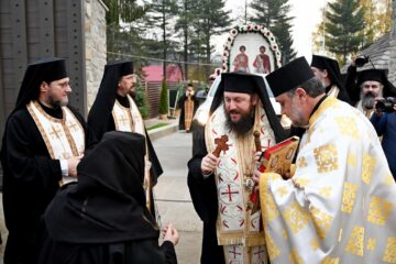 Racla cu moaștele Sfântului Ioan cel Nou de la Suceava, în pelerinaj la Mănăstirea Voroneț