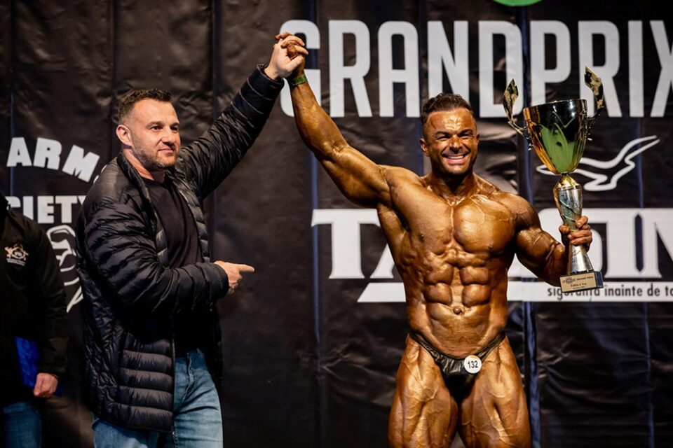 Organizatorul Cristi Tcaciuc și câștigătorul competiției, Florin Dogaru