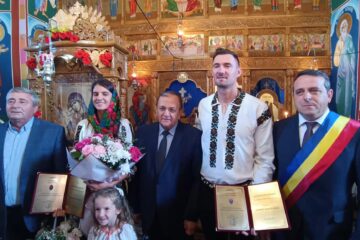 Cei doi campioni mondiali împreună cu viceprimarul și primarul din Todirești și președintele CJ Suceava, Gheorghe Flutur