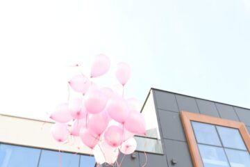 Roz e culoarea speranței în lupta contra cancerului la sân