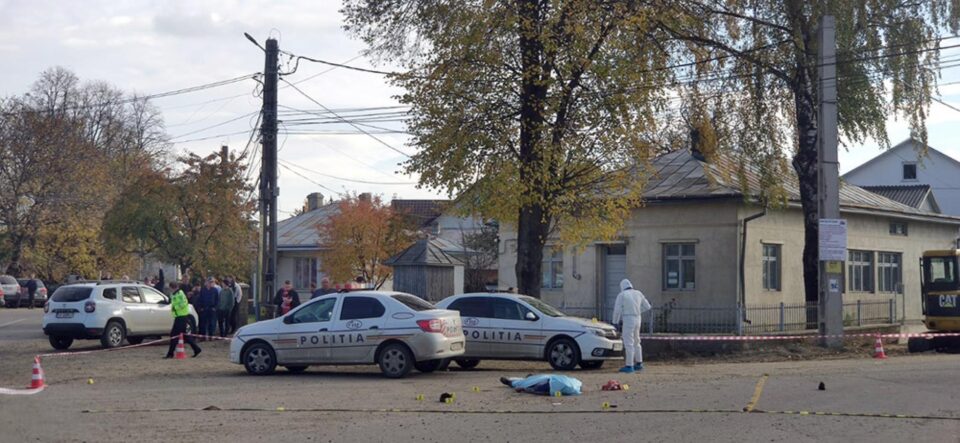 Judiciariști de la Serviciul de Investigații Criminale și criminaliști ai poliției au cercetat locul faptei și au ridicat probe