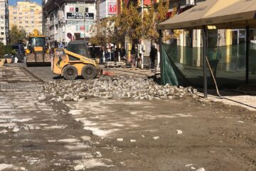Lucrări de conectare la rețeaua de apă-canal în centrul Rădăuțiului