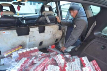 Mașina era burdușită cu țigări de contrabandă