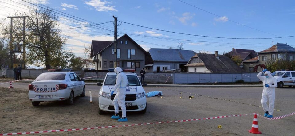 Judiciariști de la Serviciul de Investigații Criminale și criminaliști ai poliției au cercetat locul faptei și au ridicat probe