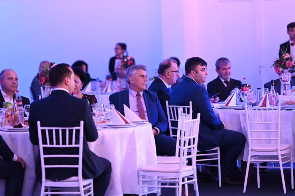 Interpress SRL, firma care editează „Monitorul de Suceava”, a primit Trofeul de Excelență pentru 20 de ani de activitate, la Topul județean al firmelor