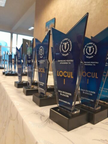 Interpress SRL, firma care editează „Monitorul de Suceava”, a primit Trofeul de Excelență pentru 20 de ani de activitate, la Topul județean al firmelor