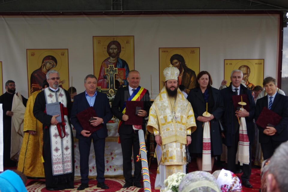 PS Damaschin Dorneanul a inmnanat mai multe distinctii din partea IPS Calinic