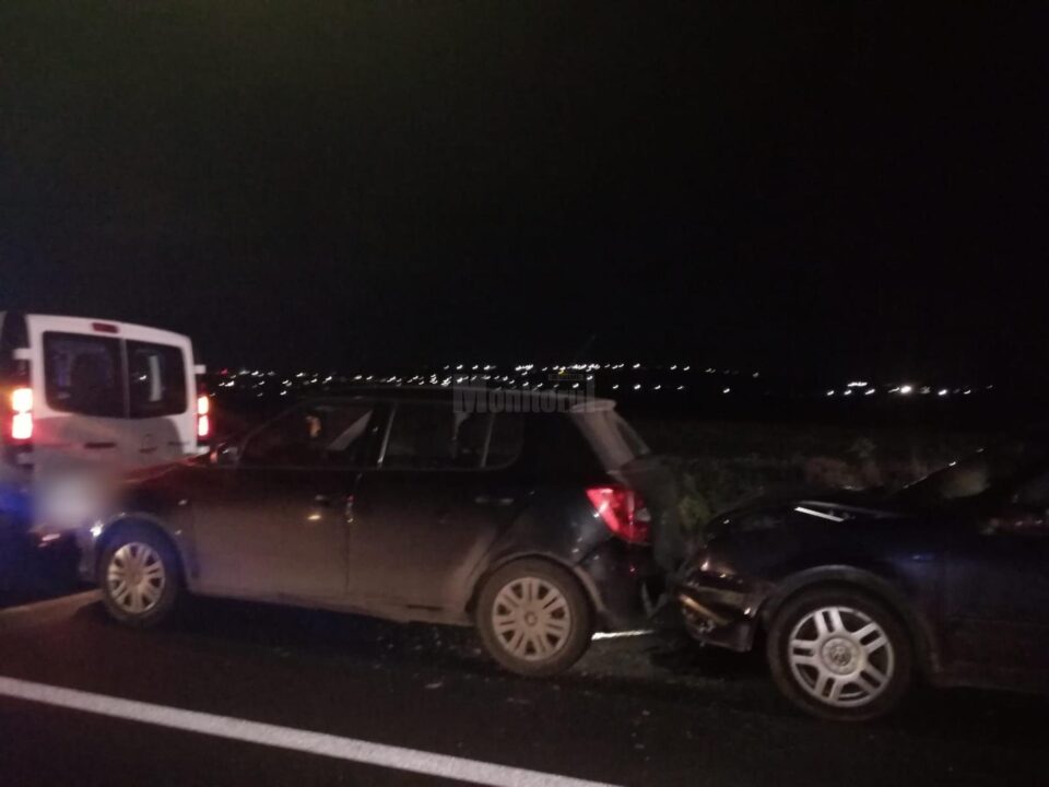 Patru persoane, dintre care doi minori, duse la spital după un carambol