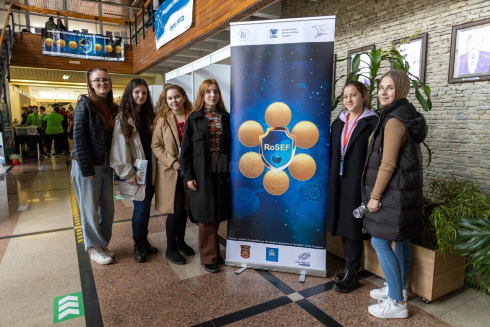 Elevi din toată țara au participat la Concursul Național RoSEF, de la Suceava