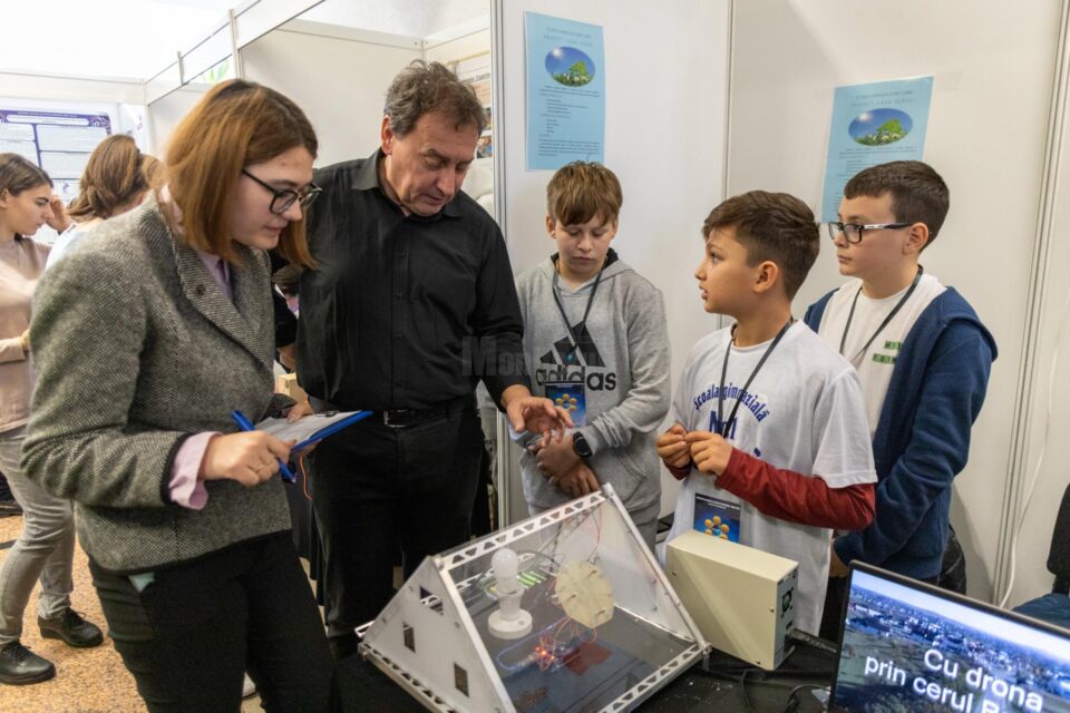 Elevi din toată țara au participat la Concursul Național RoSEF, de la Suceava