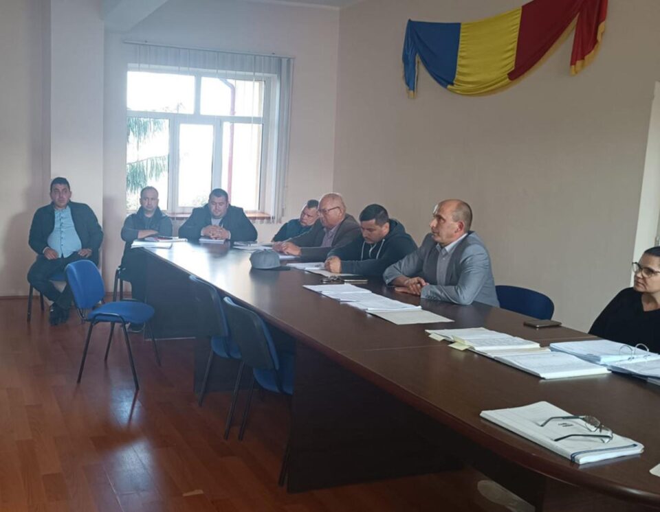Primarul și o parte dintre consilierii locali din Bosanci au sfidat Prefectura Suceava și au dat 250 ha de pășune unei firme private Primarul și o parte dintre consilierii locali din Bosanci au sfidat Prefectura Suceava și au dat 250 ha de pășune unei firme private