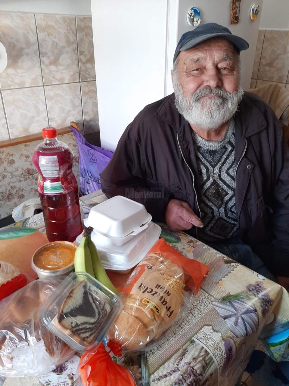 „Prânzul de sâmbătă” pentru 25 de „bunici” din Câmpulung Moldovenesc, susținut tot mai greu de Asociația „Licuricii fericiți”