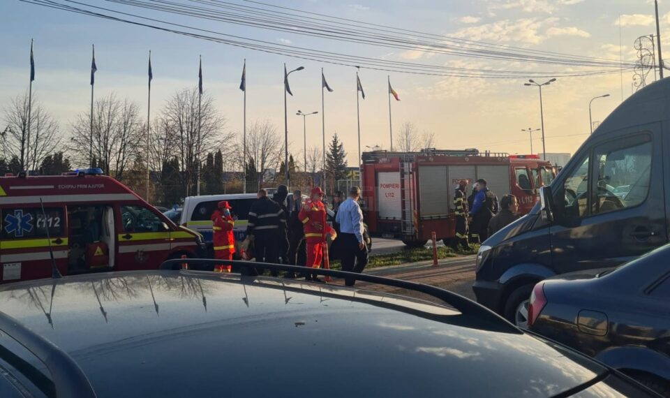 Circ în plină stradă, marți după-amiază, în fața unui cazino din apropierea hipermarketului Metro din municipiul Suceava