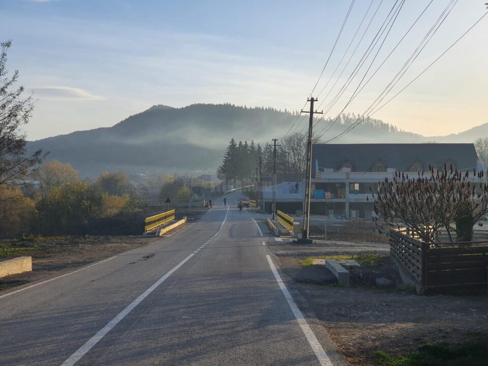 S-au reabilitat patru poduri mari și s-au construit patru poduri noi