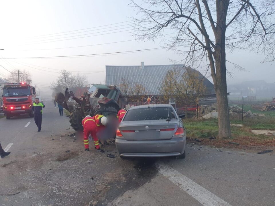 BMW făcut praf de un tractor