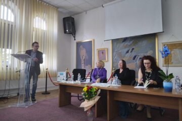 Scriitoarea Anca Mizumschi, îndrăgostită de Bucovina, și-a lansat la Suceava cel mai recent roman, „Cei care cumpără stele”