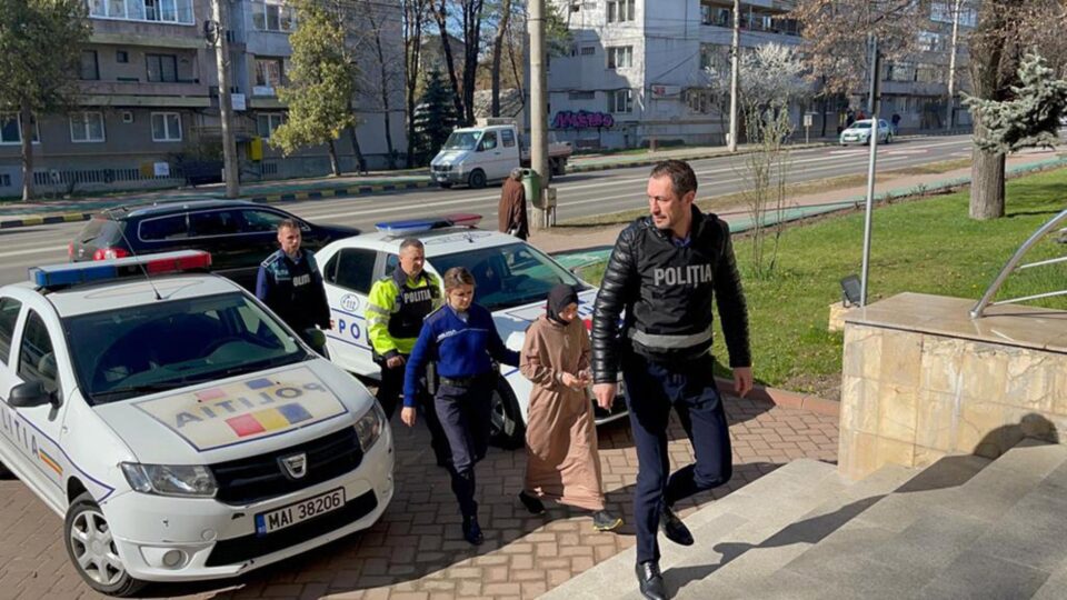 În timp ce era închisă, Amina Gerikhanova a fost dusă la Curtea de Apel Suceava