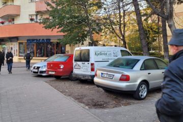 Parcarea din strada Zorilor, pe care va fi amplasat un chioșc coffee shop