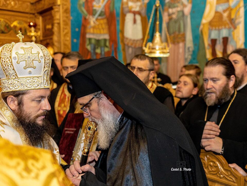 Părintele arhimandrit Irineu Lichi, noul stareț al Mănăstirii Bogdana Sursa foto Costel S Photo Părintele arhimandrit Irineu Lichi, noul stareț al Mănăstirii Bogdana Sursa foto Costel S Photo