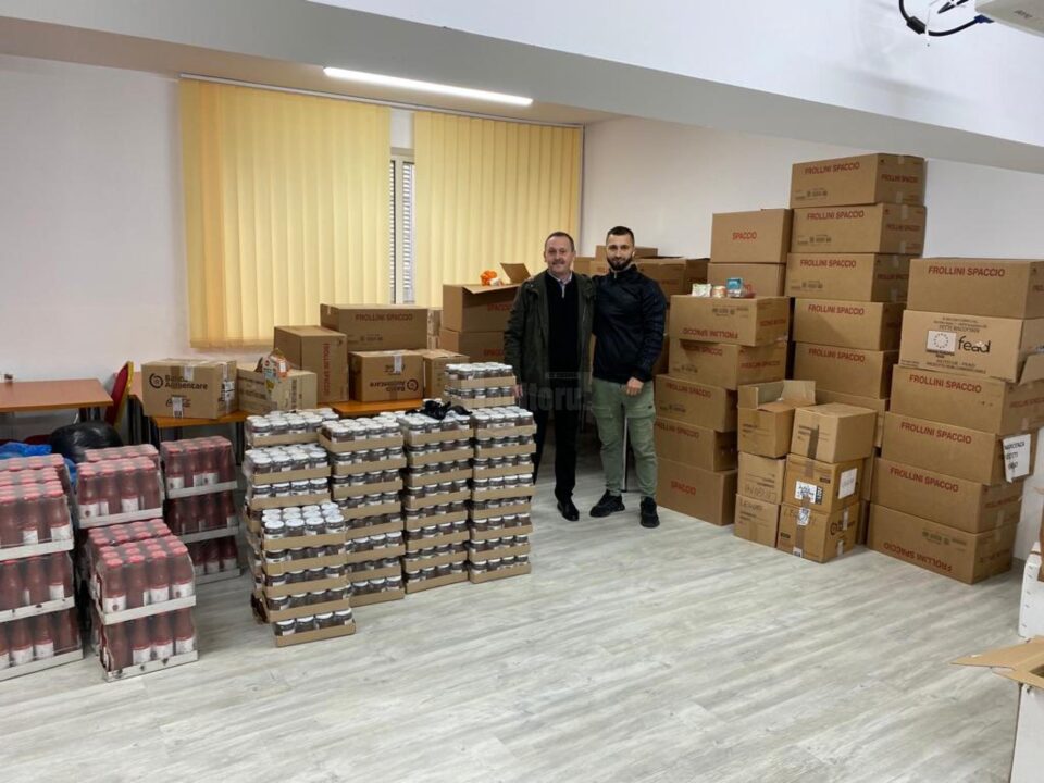 Haine și patru tone de alimente oferite unor copii cu probleme, cu sprijinul unei fundații din Italia Haine și patru tone de alimente oferite unor copii cu probleme, cu sprijinul unei fundații din Italia