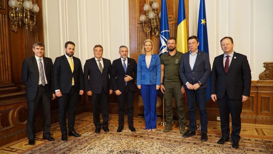 Fotografie de grup de la întâlnirea româno-ucraineană