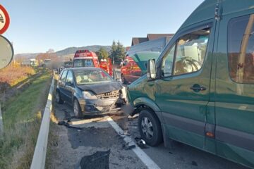 Carambol la Frasin și trafic blocat pe DN 17