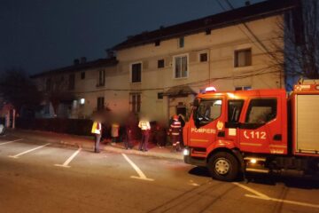 Panică într-un bloc din Fălticeni după un incendiu într-un apartament