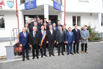 Premierul Ciucă a apreciat foarte mult modul în care arată Vicovu de Sus și le-a mulțumit lui Gheorghe Flutur și primarilor pentru sprijinul acordat ucrainenilor