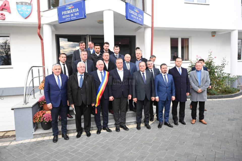 Premierul Ciucă a apreciat foarte mult modul în care arată Vicovu de Sus și le-a mulțumit lui Gheorghe Flutur și primarilor pentru sprijinul acordat ucrainenilor Premierul Ciucă a apreciat foarte mult modul în care arată Vicovu de Sus și le-a mulțumit lui Gheorghe Flutur și primarilor pentru sprijinul acordat ucrainenilor