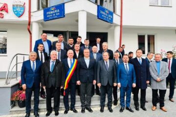 Întâlnirea cu premierul României, Nicolae Ciucă, a avut loc la Primăria Vicovu de Sus